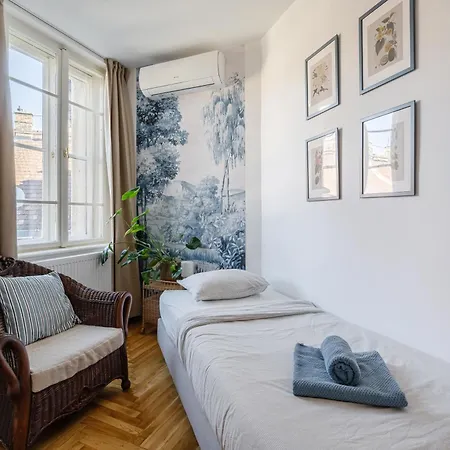 Апартаменты Artsy Loft Downtown 1 *