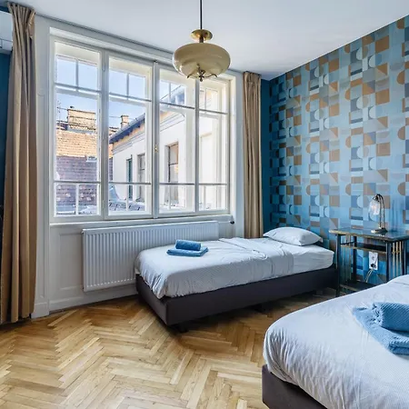 Artsy Loft Downtown 1 Апартаменты *