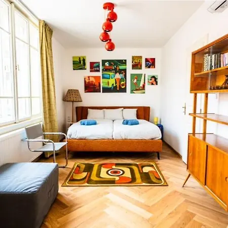 Artsy Loft Downtown 1