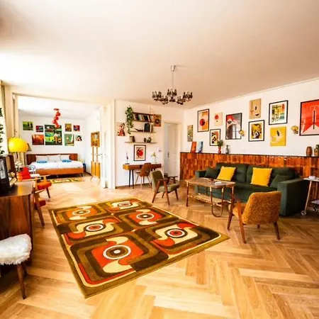 Artsy Loft Downtown 1 *