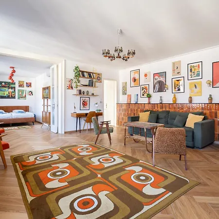 Artsy Loft Downtown 1