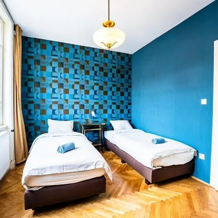 Artsy Loft Downtown 1 Апартаменты
