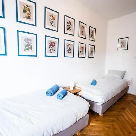 Artsy Loft Downtown 1 Апартаменты